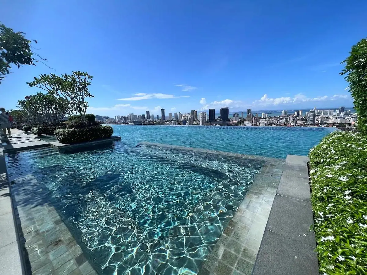 Apartament Rooftop Pool, Up To 8 Pax, 2 Bedrooms, 2 Bathrooms, 2 Car Parks By Star Home George Town Malezja