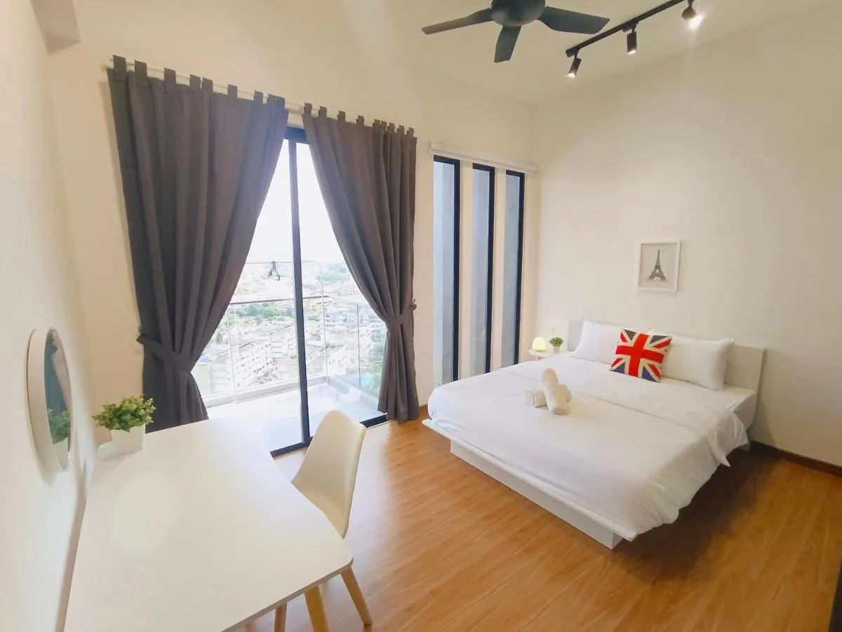 Apartament Rooftop Pool, Up To 8 Pax, 2 Bedrooms, 2 Bathrooms, 2 Car Parks By Star Home George Town Malezja