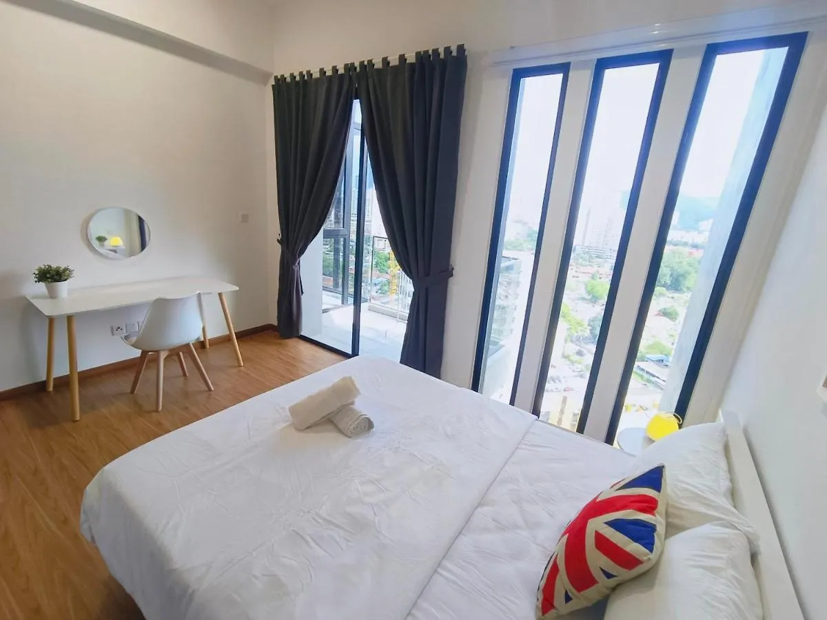Rooftop Pool, Up To 8 Pax, 2 Bedrooms, 2 Bathrooms, 2 Car Parks By Star Home George Town 0*,  Malezja